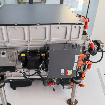 Generatore di elettricità a idrogeno con celle a combustibile PEM raffreddato a liquido da 60 kW con purezza dell'idrogeno del 99,99%